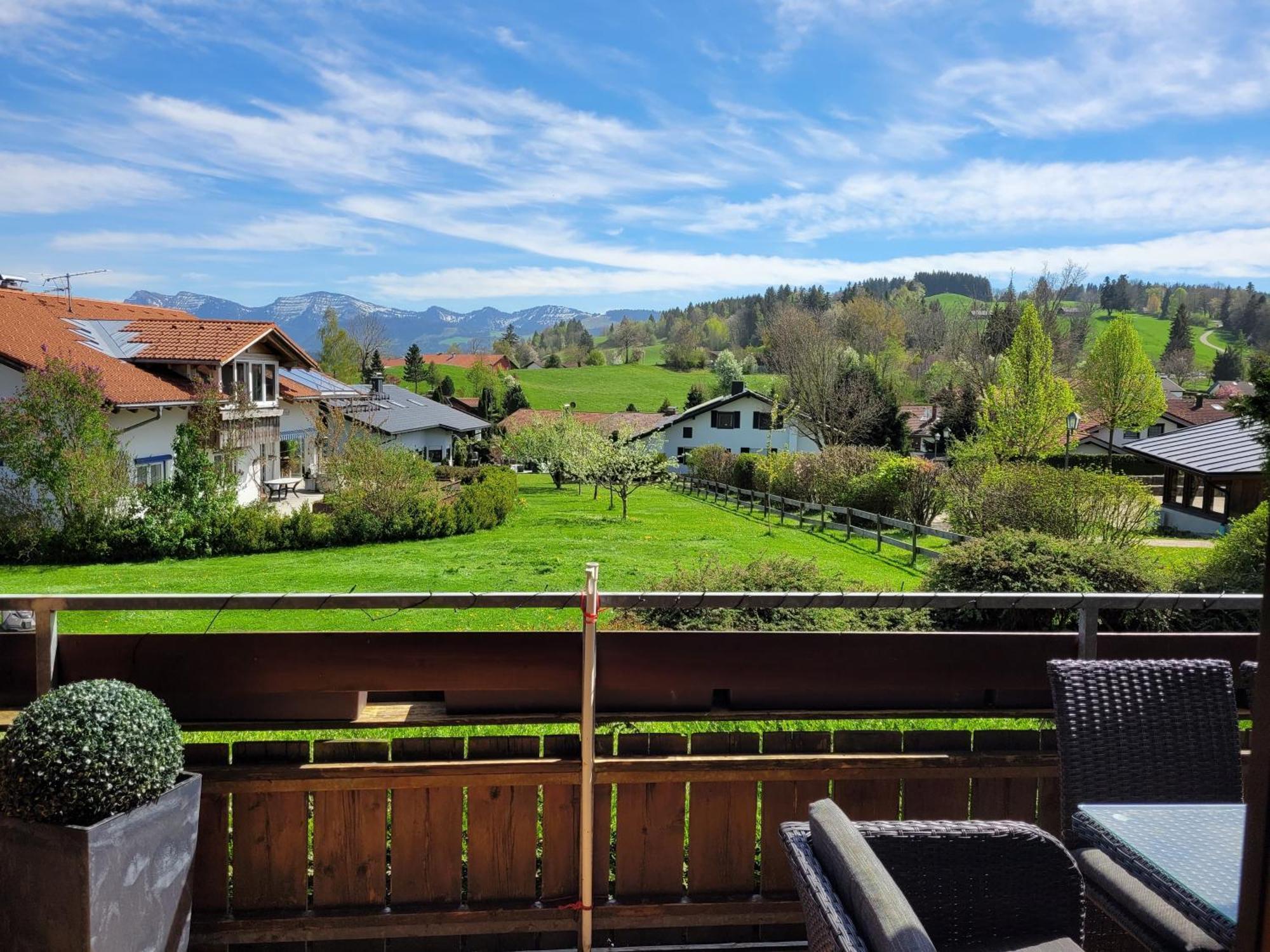 Lindners Hideaways - Bergnest Lodge - Bergblick Fewo 6 Pers Balkon Garten Hund Ski Unterkunft Luftkurort Oberreute Naehe Buchenegger Wasserfaelle Eistobel Bodensee Eksteriør billede